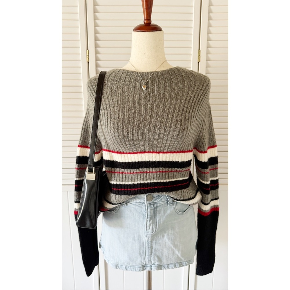 VTG Knitted Turtle Neck Striped Grey Red Sweater